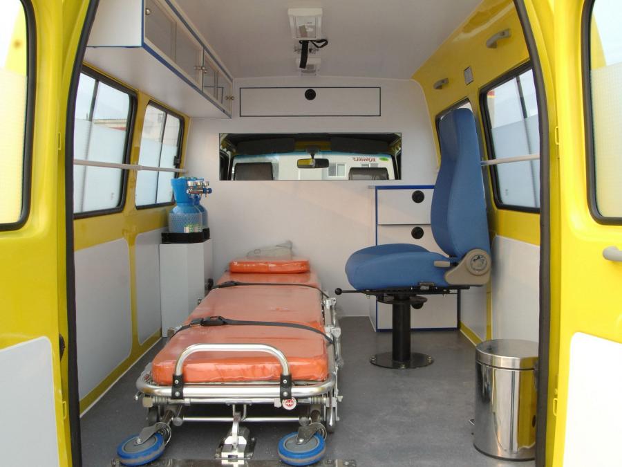 Интерьер DongFeng Mini MPV Ambulance (EQ6410LF) 2008 года  (фото 2 из 5)